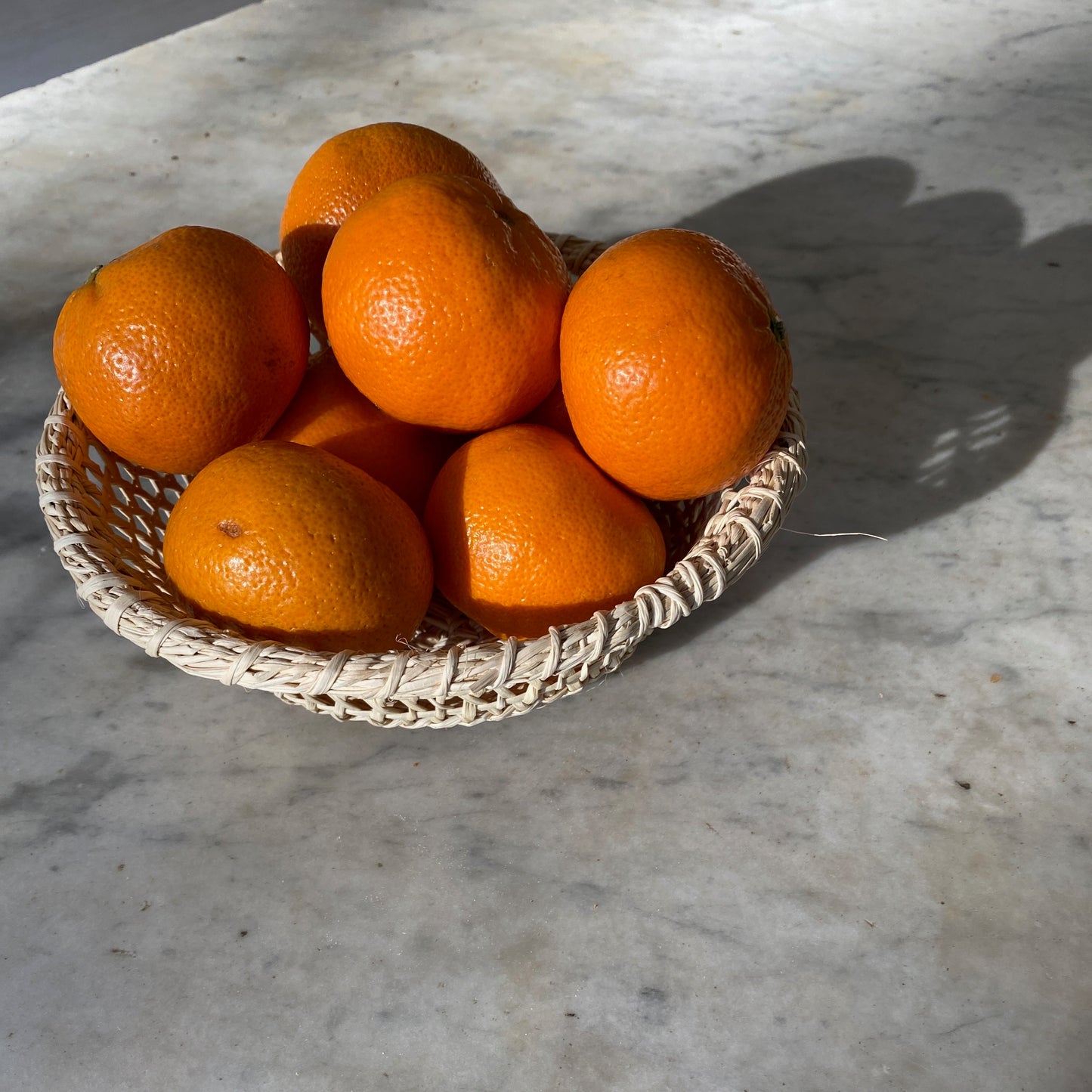 Intiearth_Peruvian_SImple_Basket_with_clemintines