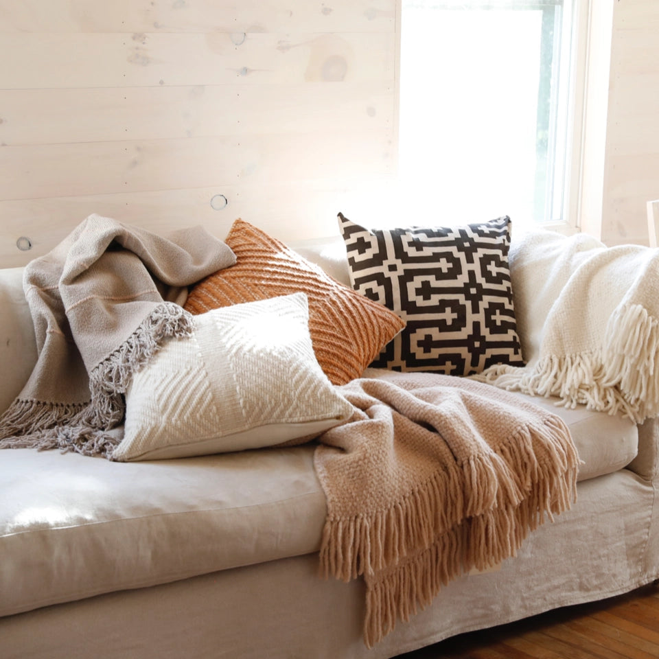 Intiearth_Tierra_Pillow_Collection_Bold_shipibo_Hand_loomed_blanket_ecru_nude_caral_taupe_throw_Hans
