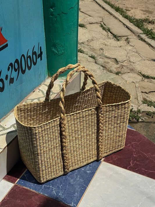 Intiearth_Verano_Tote_Colorful_wall_SS25