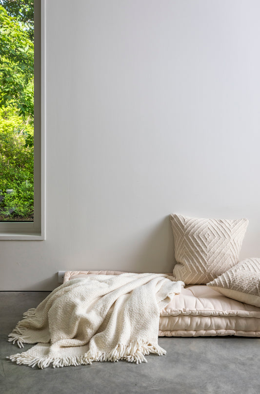 Intiearth_handloomed_blankets_merino_alpaca_wool_tierra_woven_pillow_white_ecru_peruvian_home_decor_2