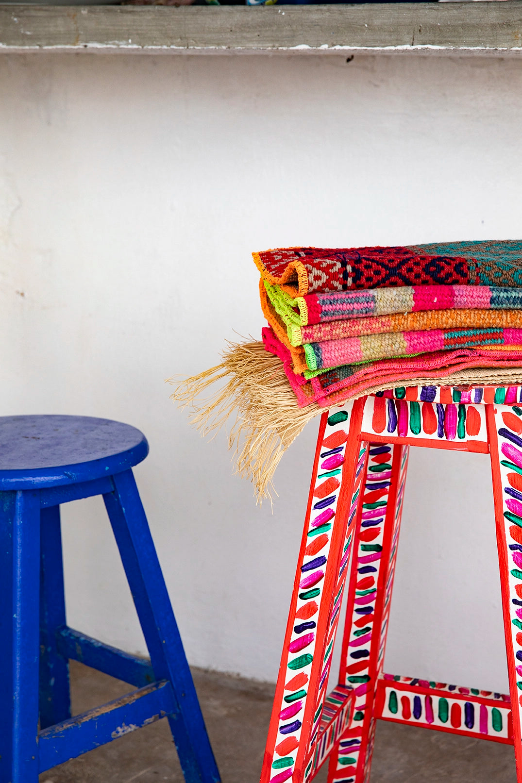 Intiearth_table_top_stacked_frazada_placemats_colorful_dining_textilescopy