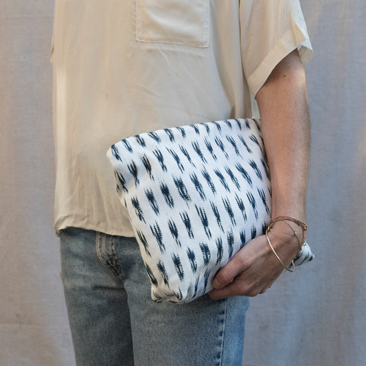 Peruvian Ikat Zipper Pouch made from Pañon-Intiearth