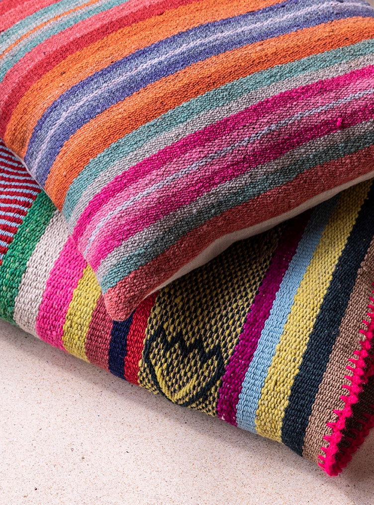 Intiearth_Frazada_Pillow_Woven_12_vintage_peruvian_Textile