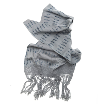 Traditional handwoven ikat textile from Northern Peru made of 100% cotton, featuring intricate macramé border – artisan-crafted and one-of-a-kind.
