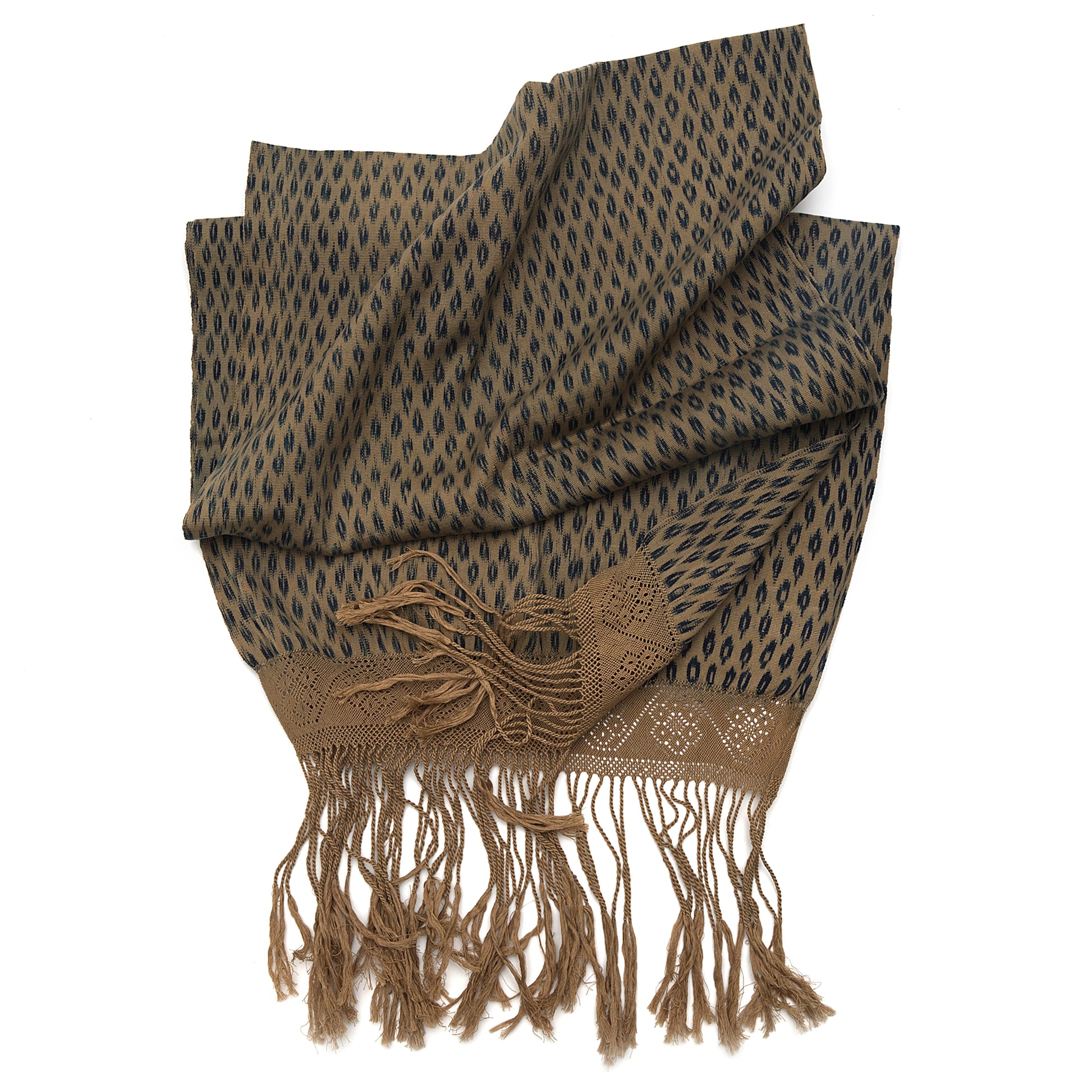 Traditional handwoven ikat textile from Northern Peru made of 100% cotton, featuring intricate macramé border – artisan-crafted and one-of-a-kind.
