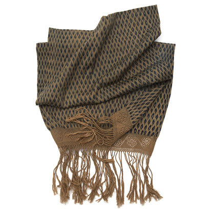 Traditional handwoven ikat textile from Northern Peru made of 100% cotton, featuring intricate macramé border – artisan-crafted and one-of-a-kind.
