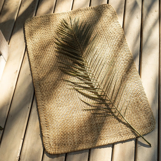 Intiearth Elegant handwoven junco grass floor mat, featuring a sophisticated design that complements both modern and rustic interiors.