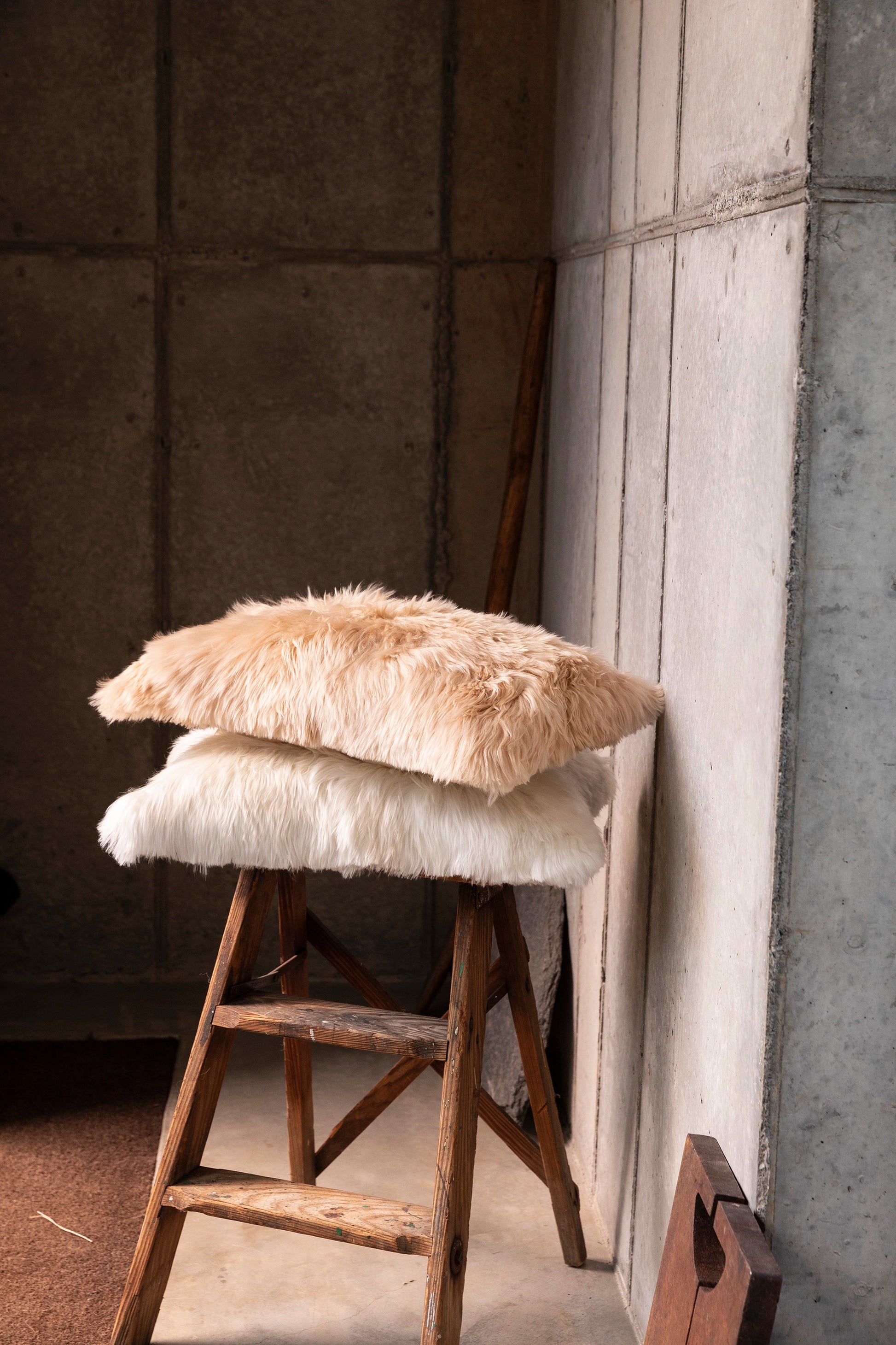 Intiearth_suri_alpaca_lumabr_pillows_peruvian_home_decor_2