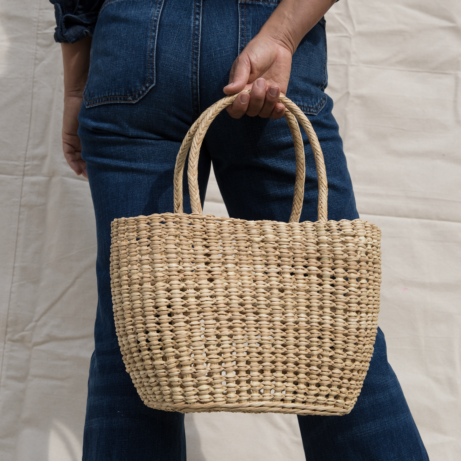 Intiearth woven straw tote basket of junco