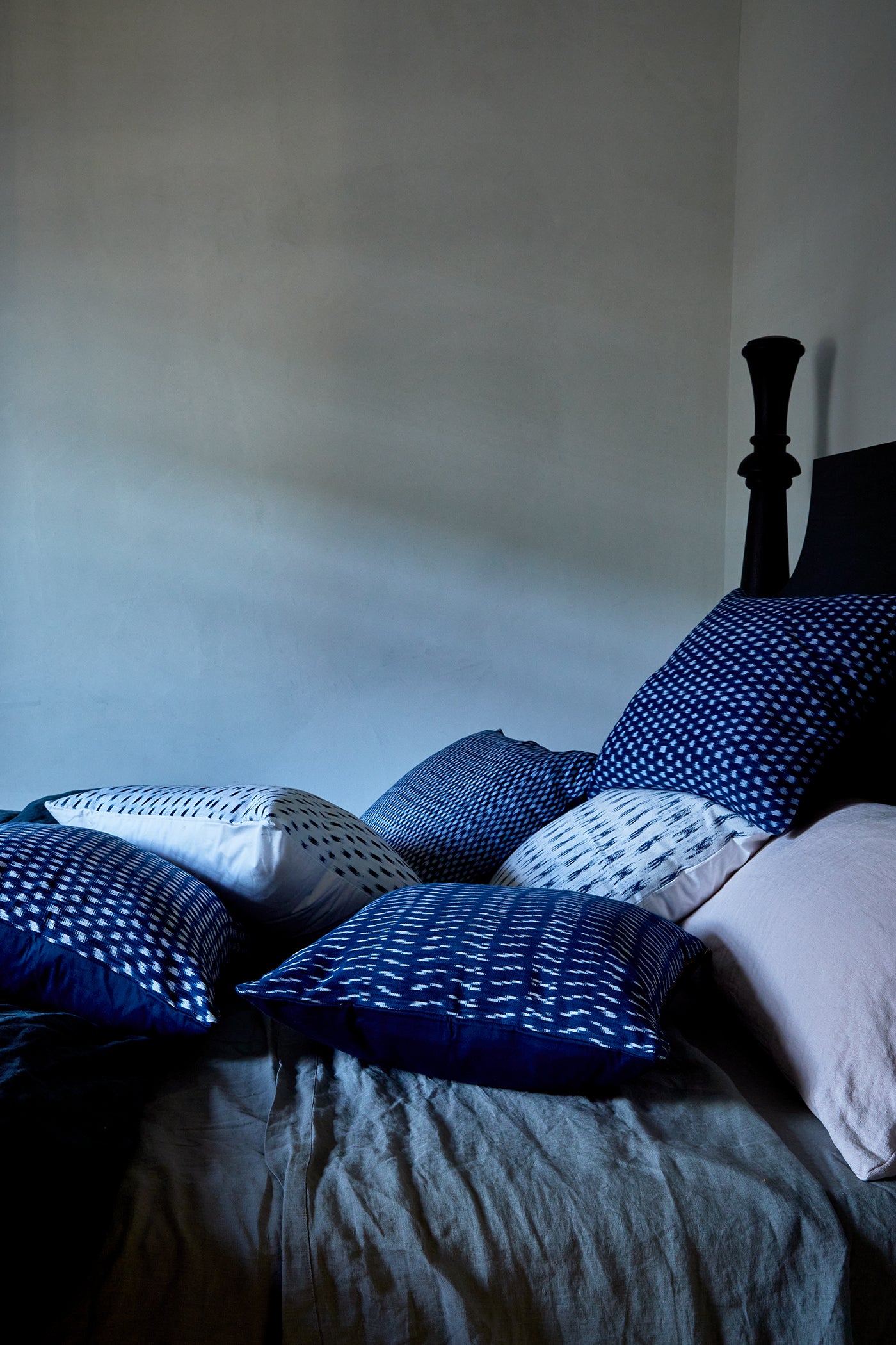 intiearth-peruvian-ikat-pillows-on-bed